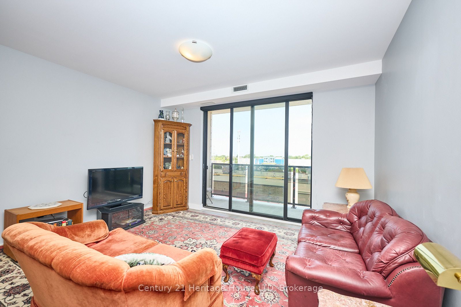 300g Fourth Avenue 304 Property Photo 7