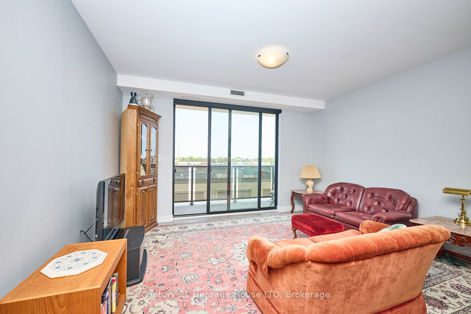 300g Fourth Avenue 304 Property Photo 8