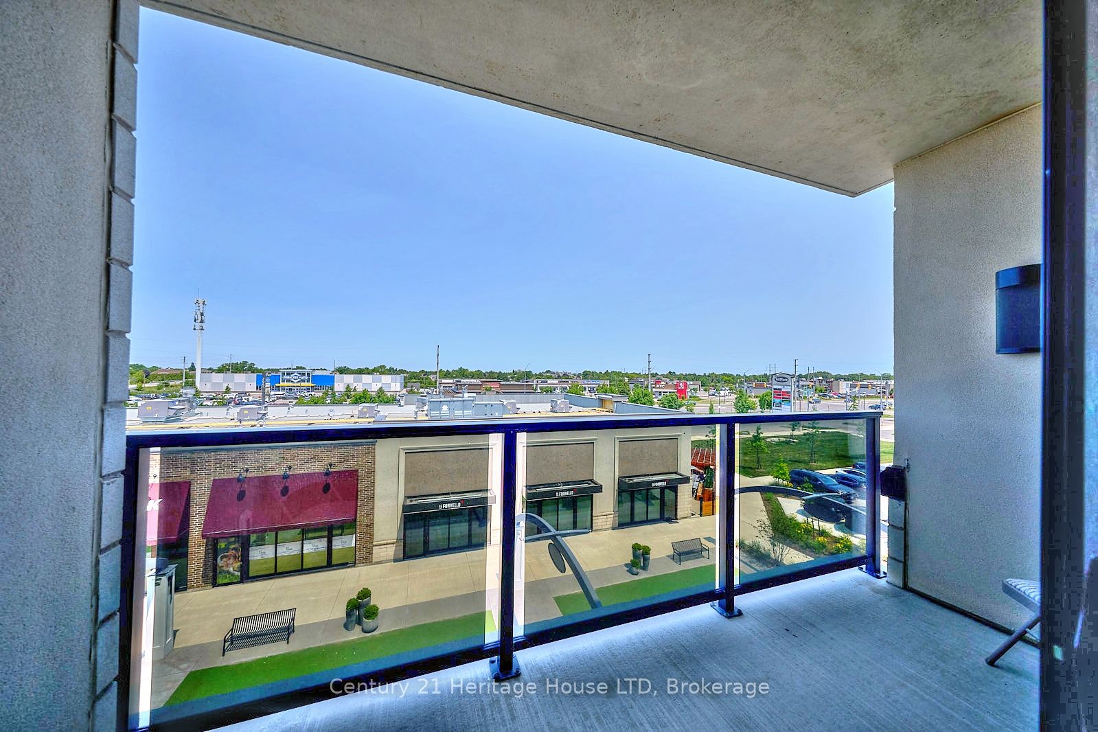 300g Fourth Avenue 304 Property Photo 9