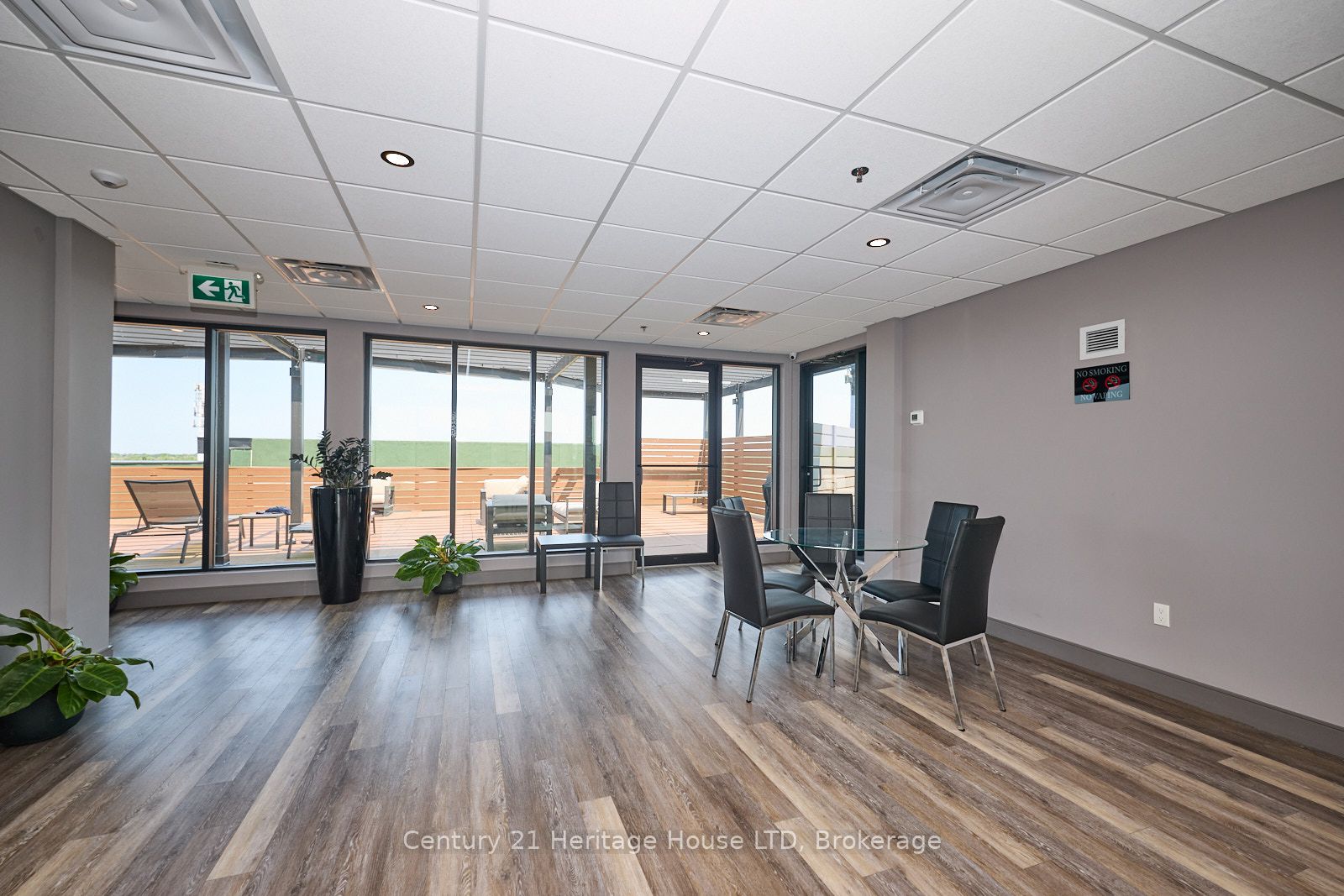 300g Fourth Avenue 304 Property Photo 23