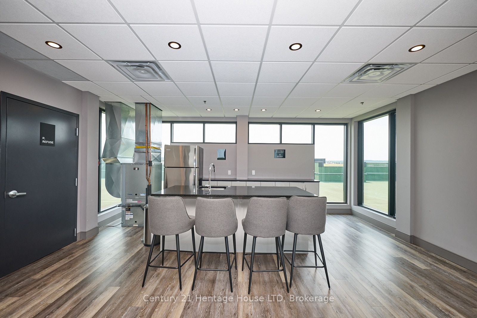 300g Fourth Avenue 304 Property Photo 24