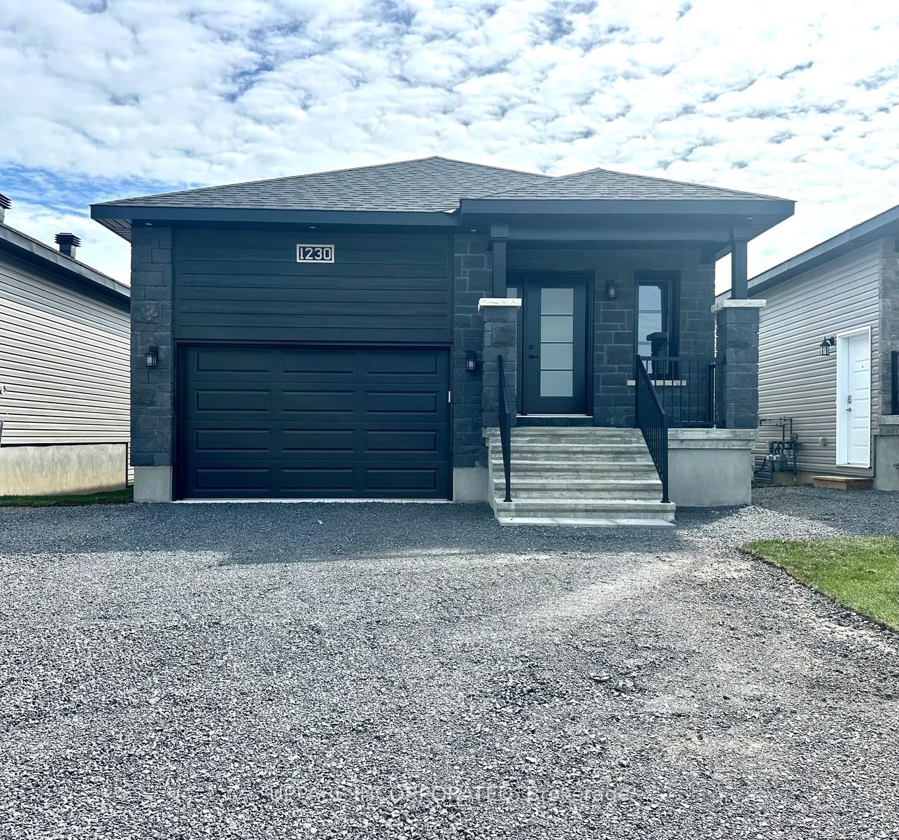1230 Montblanc Crescent A Property Photo 2