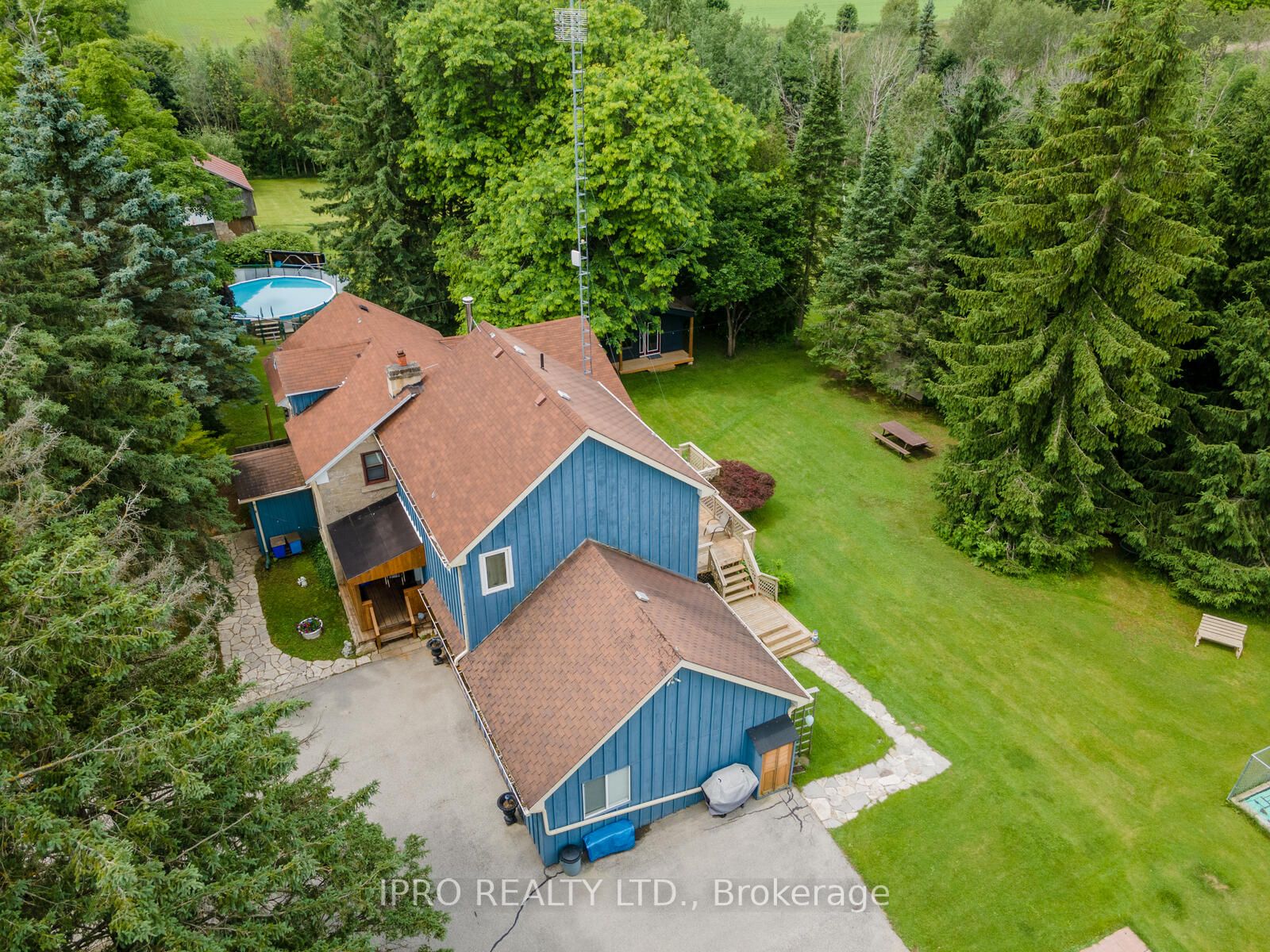 9206 Sideroad 17 Road Property Photo 1