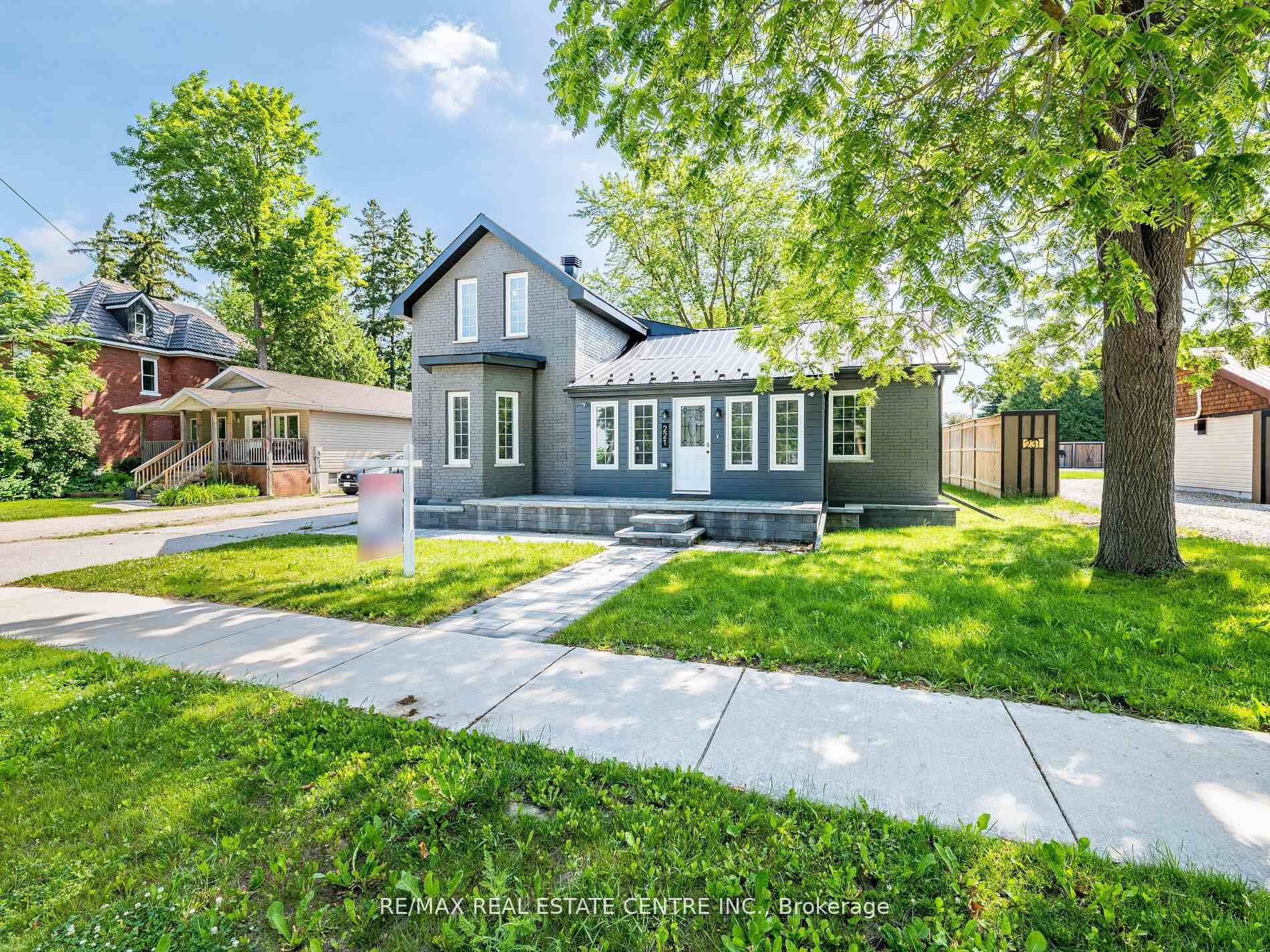 221 Isabella St E Property Photo 1