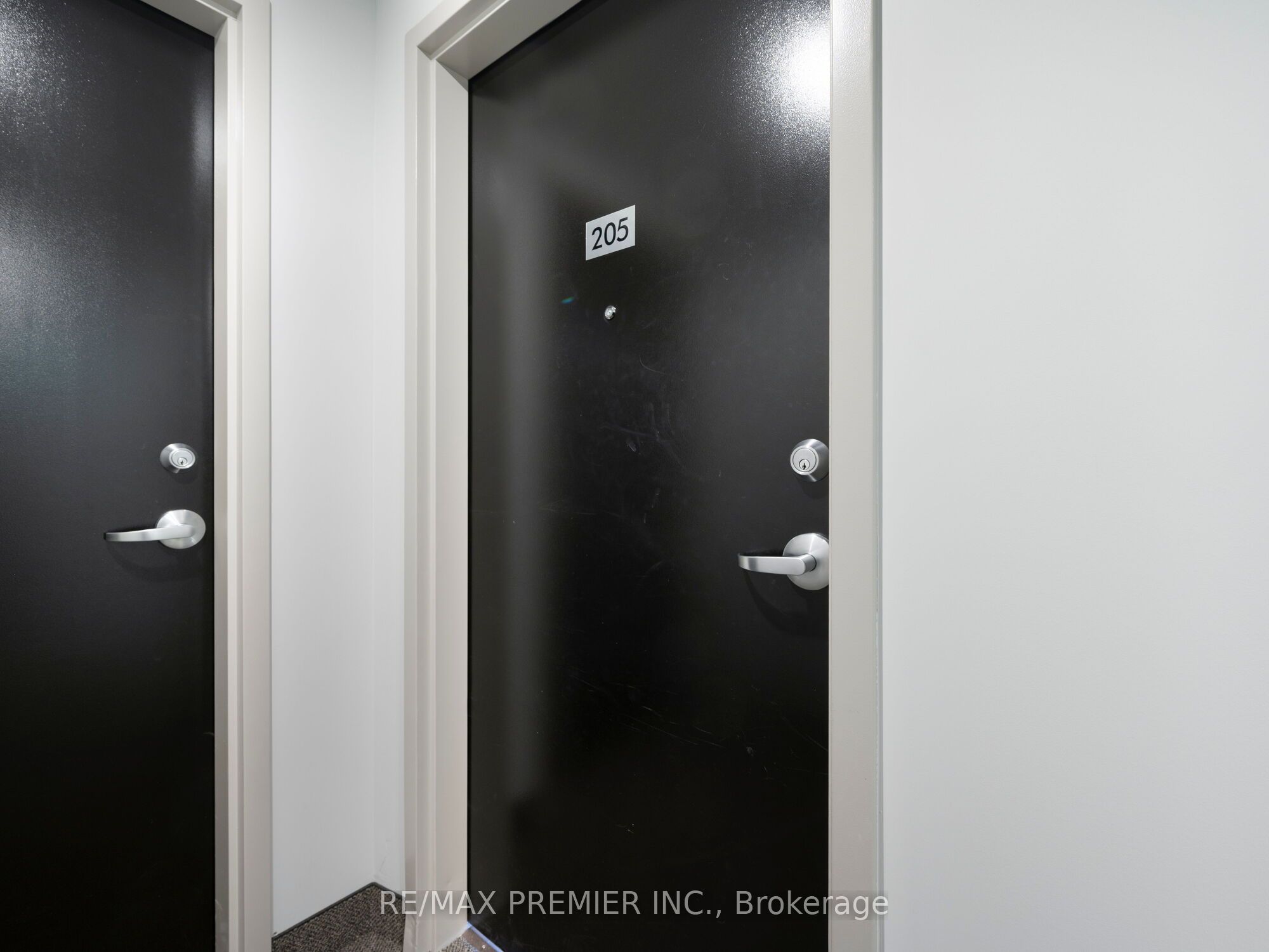 5 Hamilton Street N 205 Property Photo 3
