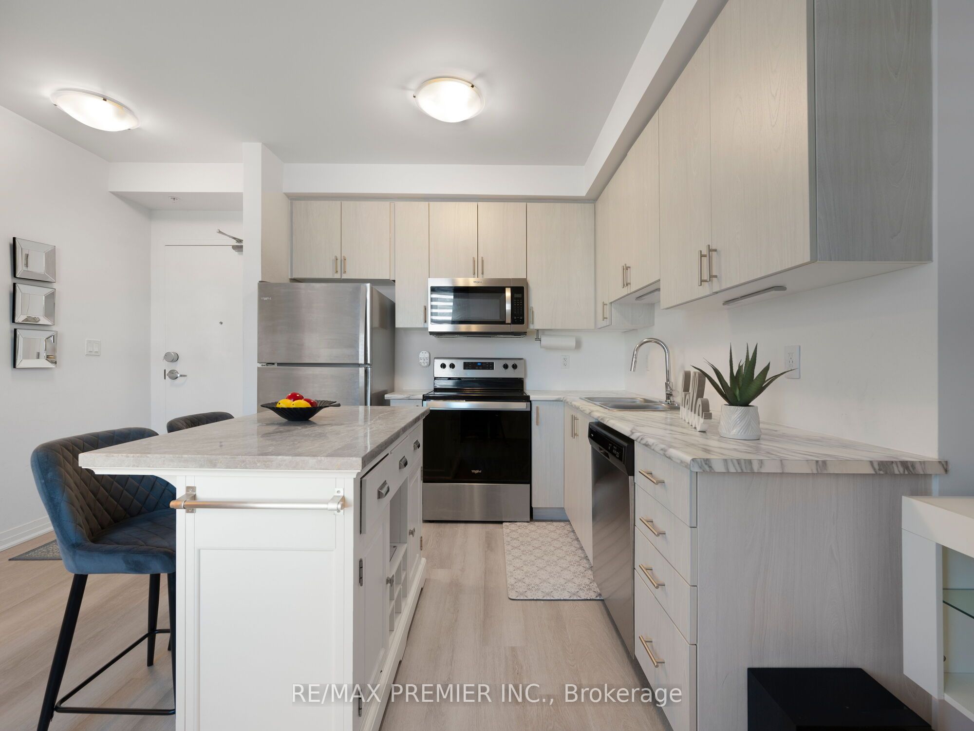 5 Hamilton Street N 205 Property Photo 7