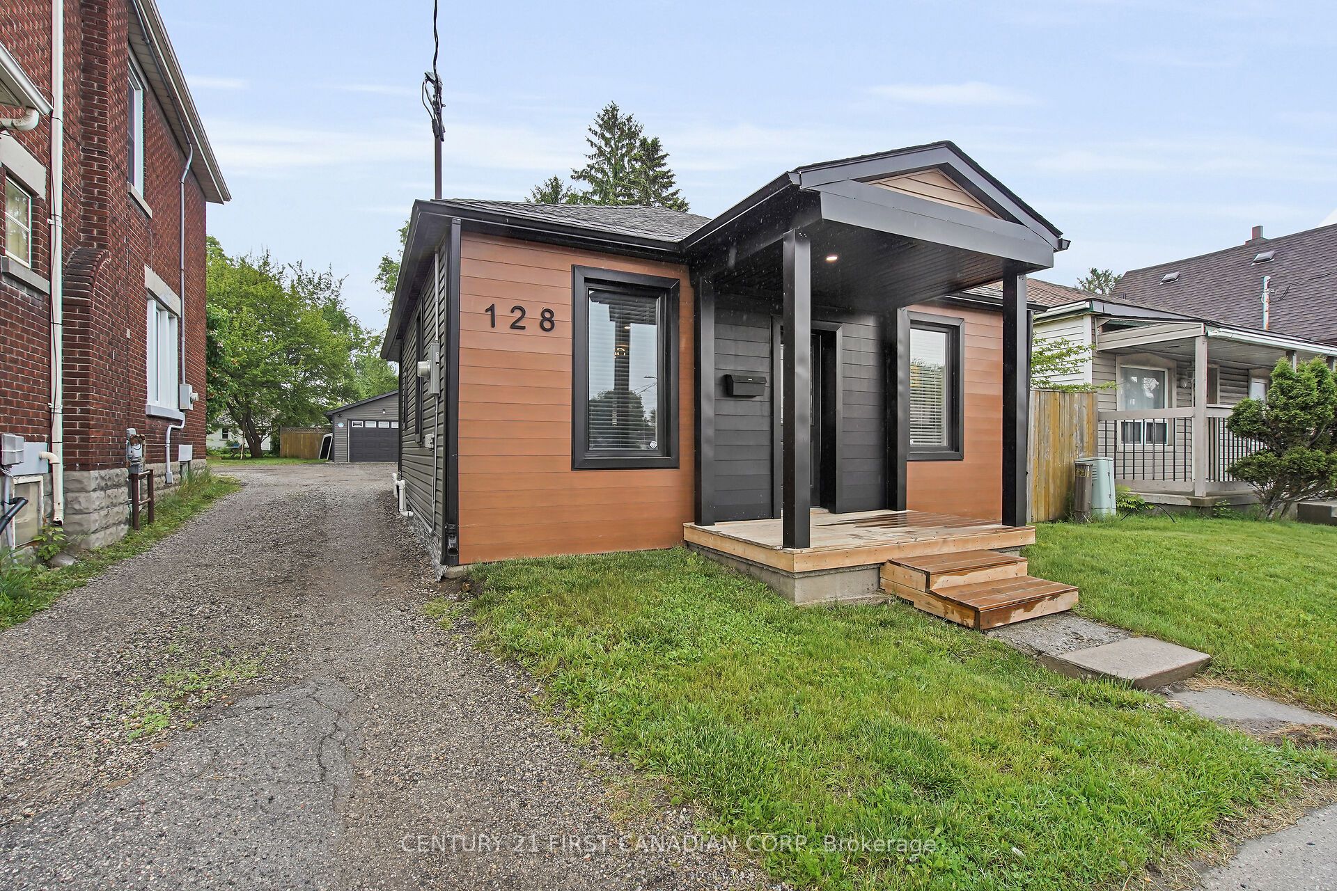128 Adelaide Street N Property Photo 1