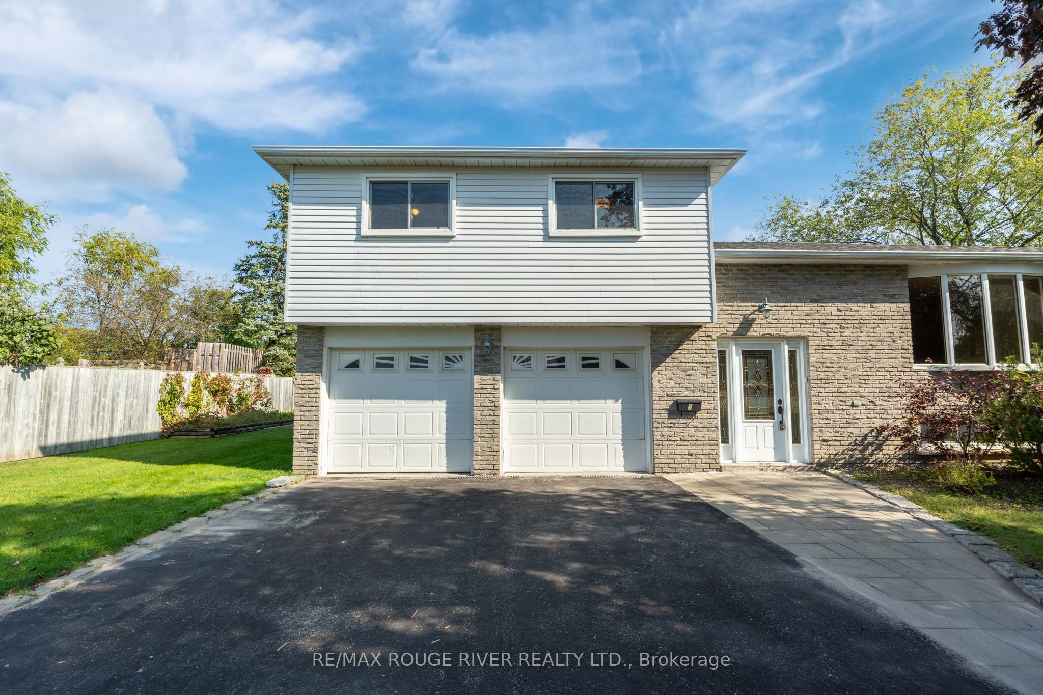 1 Applewood Crescent Property Photo 1