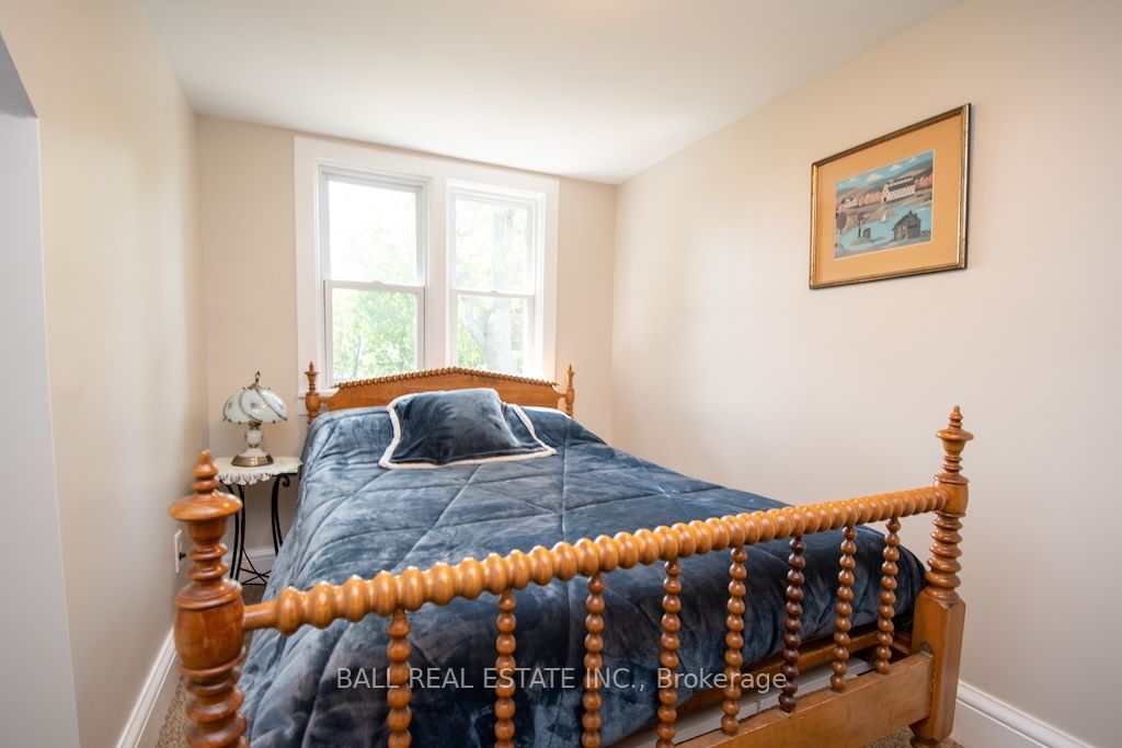 36 Park Street E Property Photo 4
