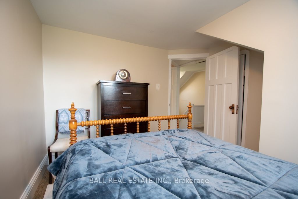 36 Park Street E Property Photo 5