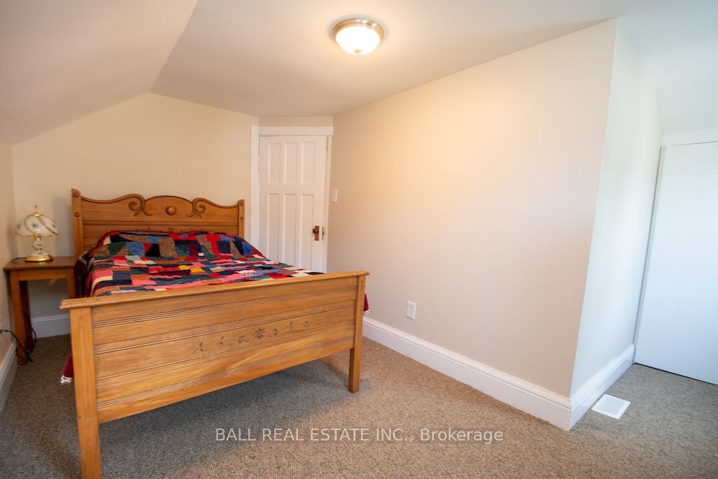 36 Park Street E Property Photo 6