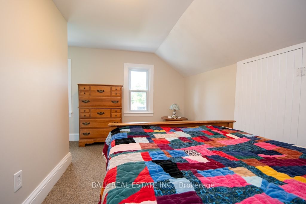 36 Park Street E Property Photo 7