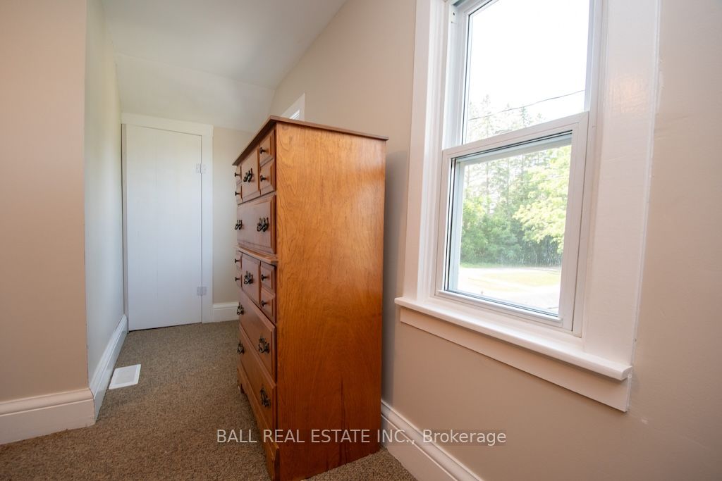 36 Park Street E Property Photo 8