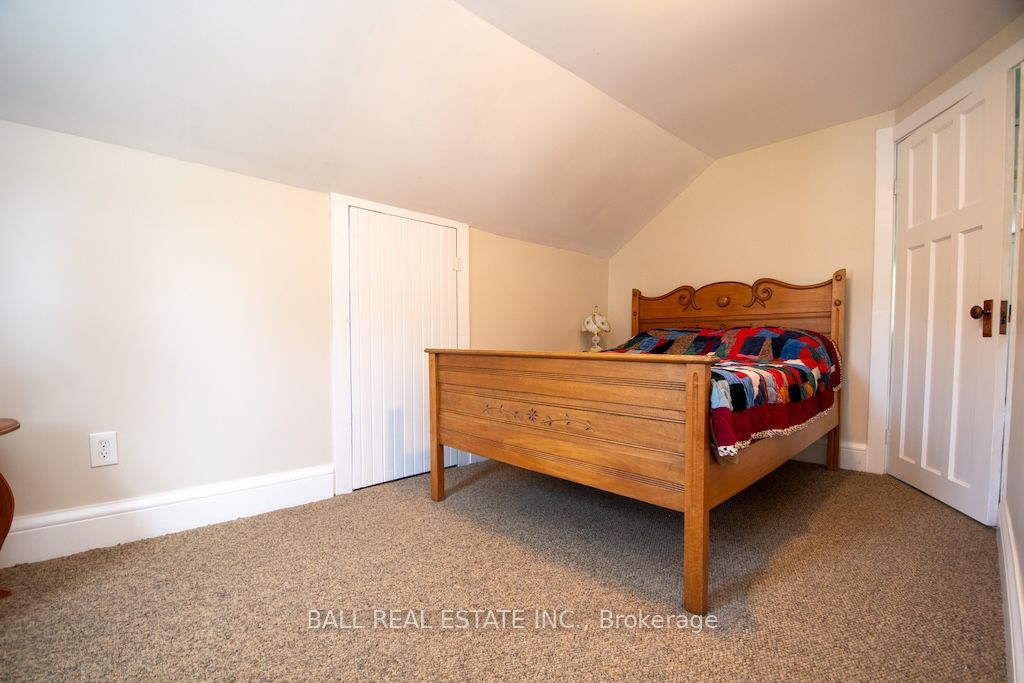 36 Park Street E Property Photo 9