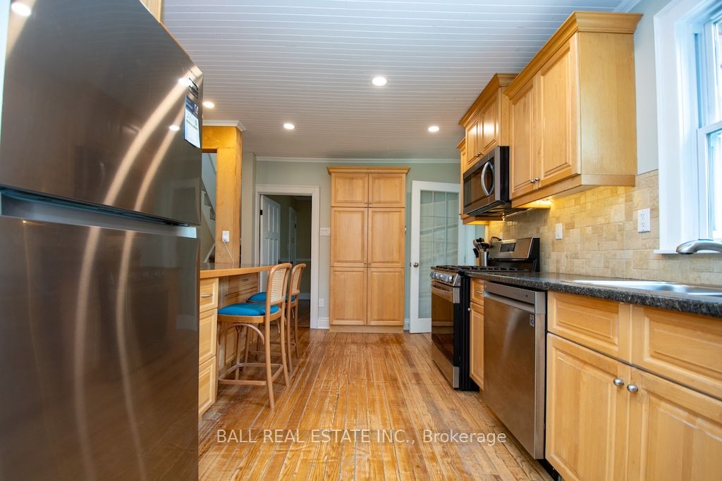 36 Park Street E Property Photo 37