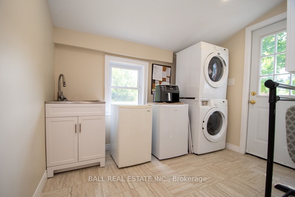 36 Park Street E Property Photo 42