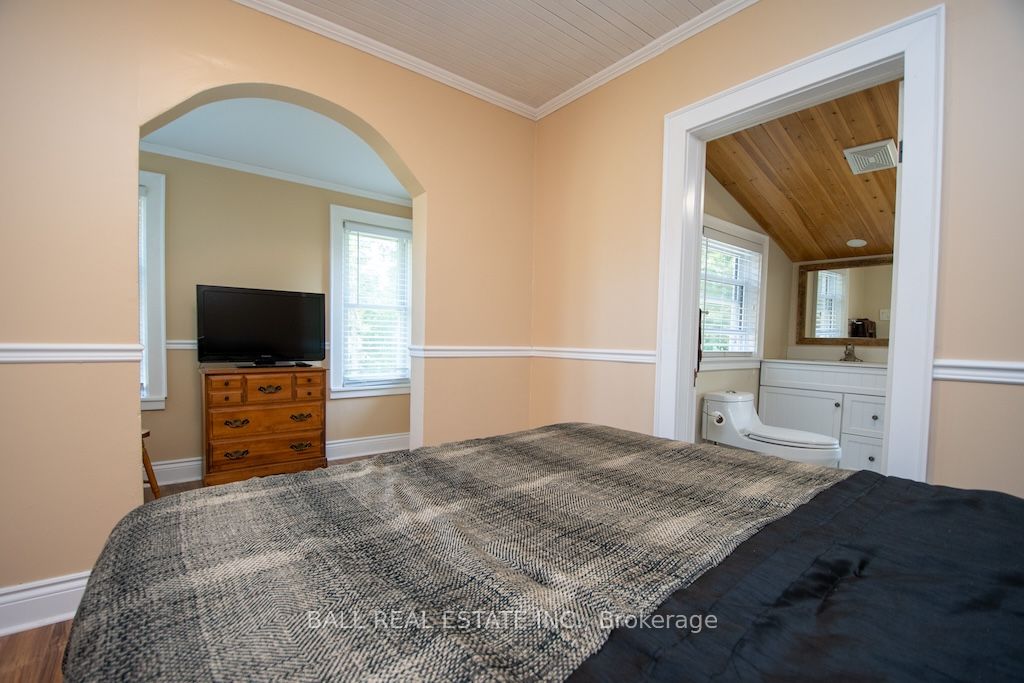 36 Park Street E Property Photo 45