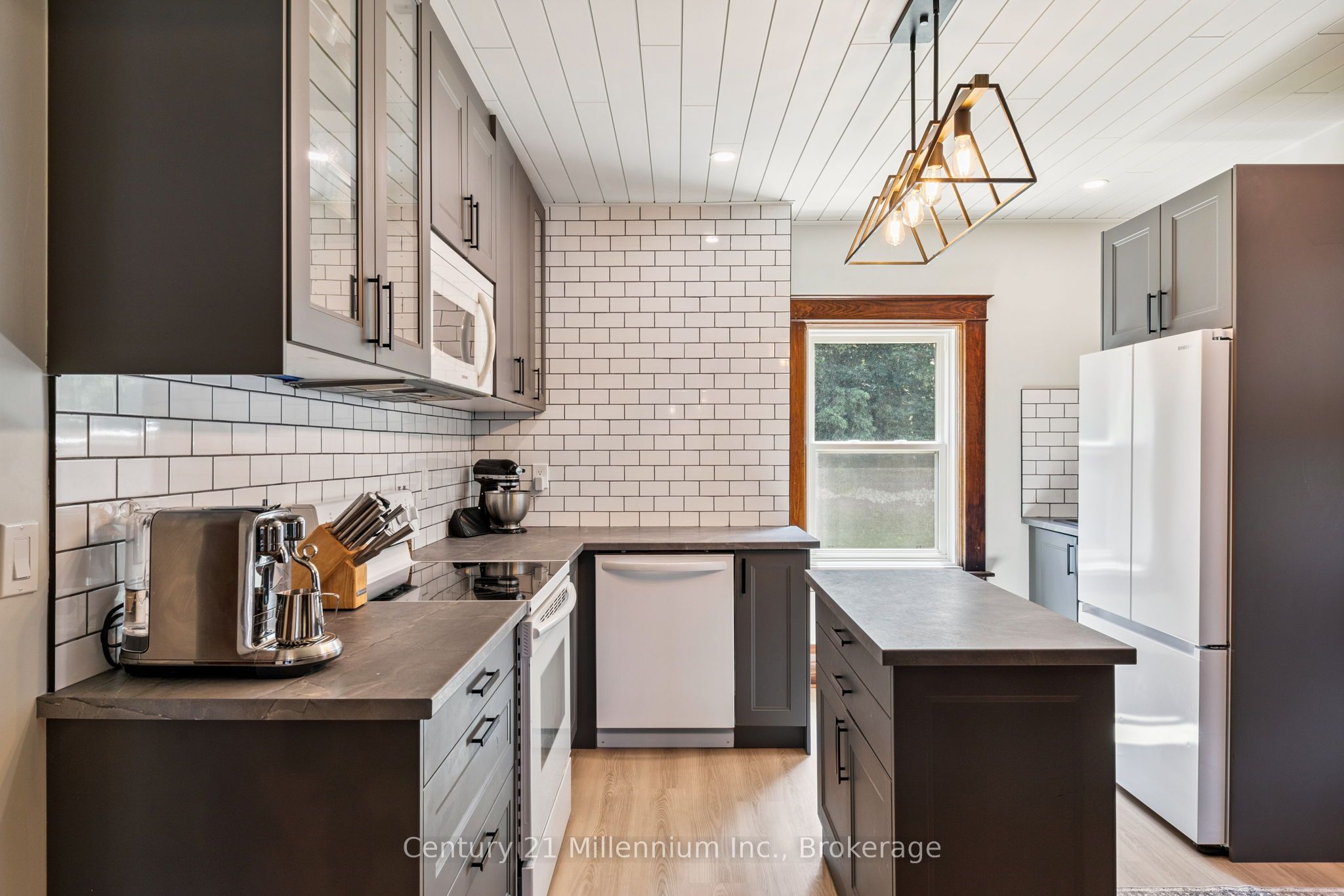 776856 10 Highway Property Photo 13