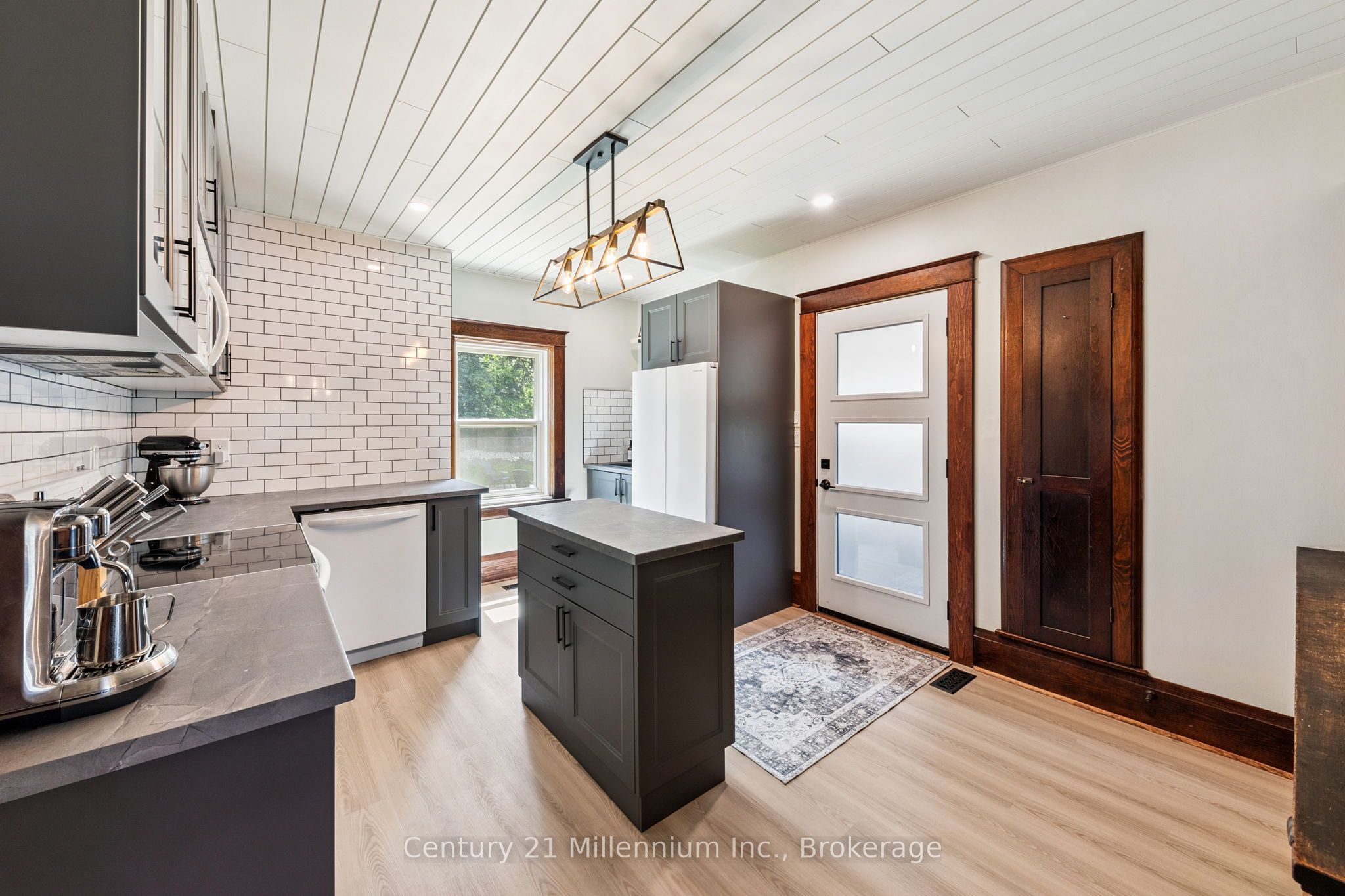 776856 10 Highway Property Photo 14