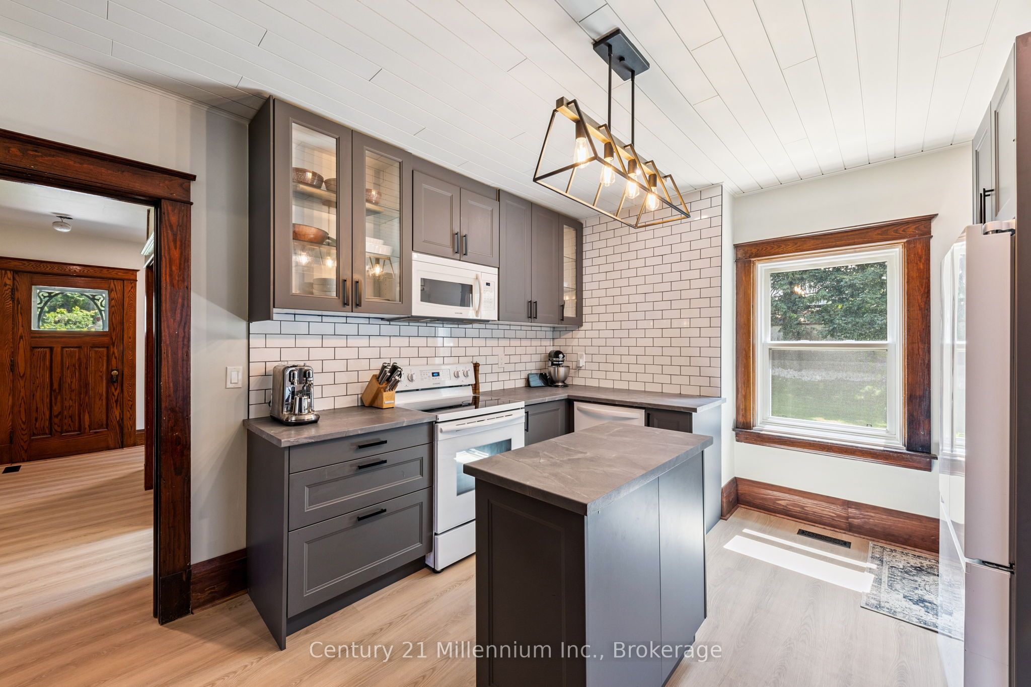 776856 10 Highway Property Photo 16