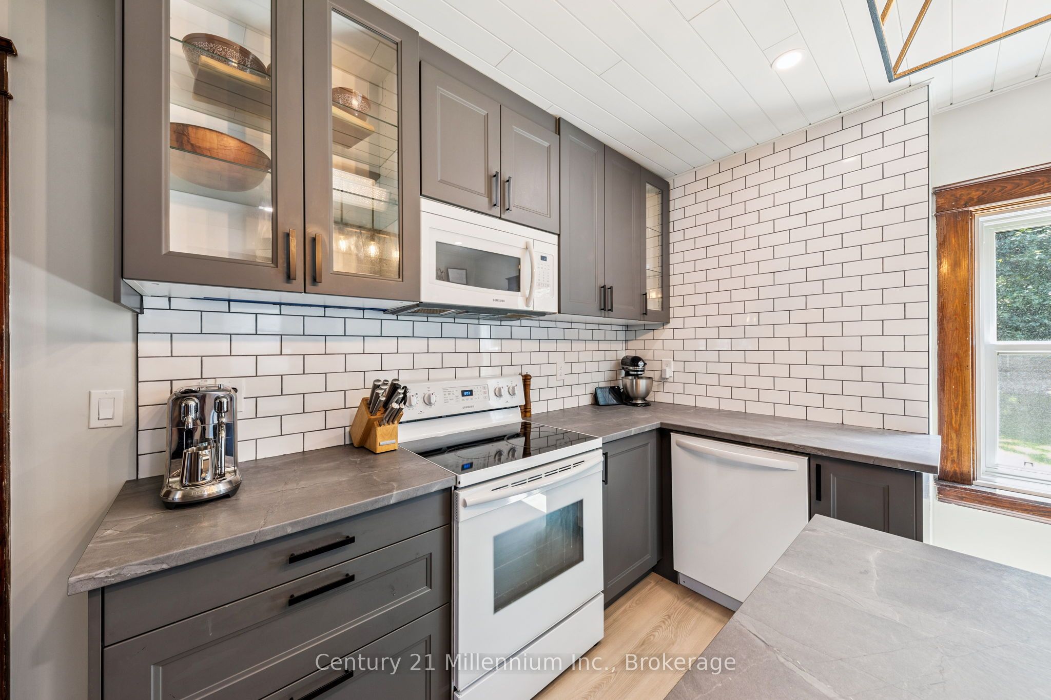 776856 10 Highway Property Photo 17