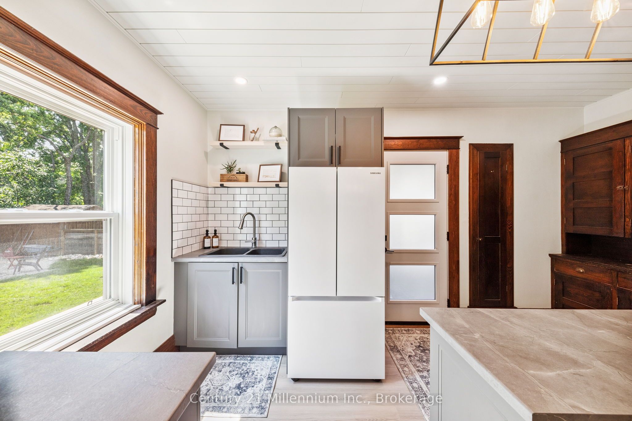 776856 10 Highway Property Photo 18