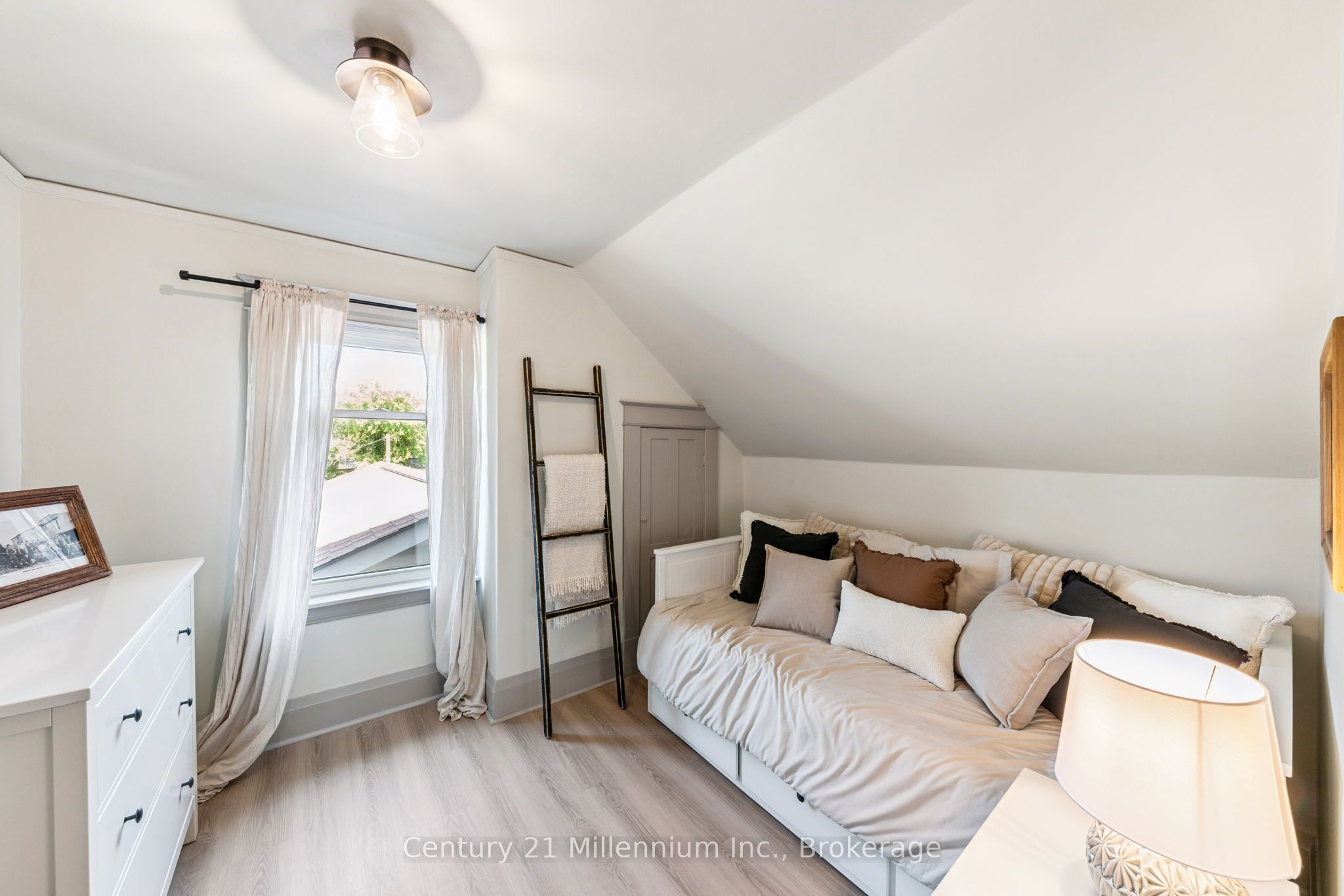 776856 10 Highway Property Photo 32