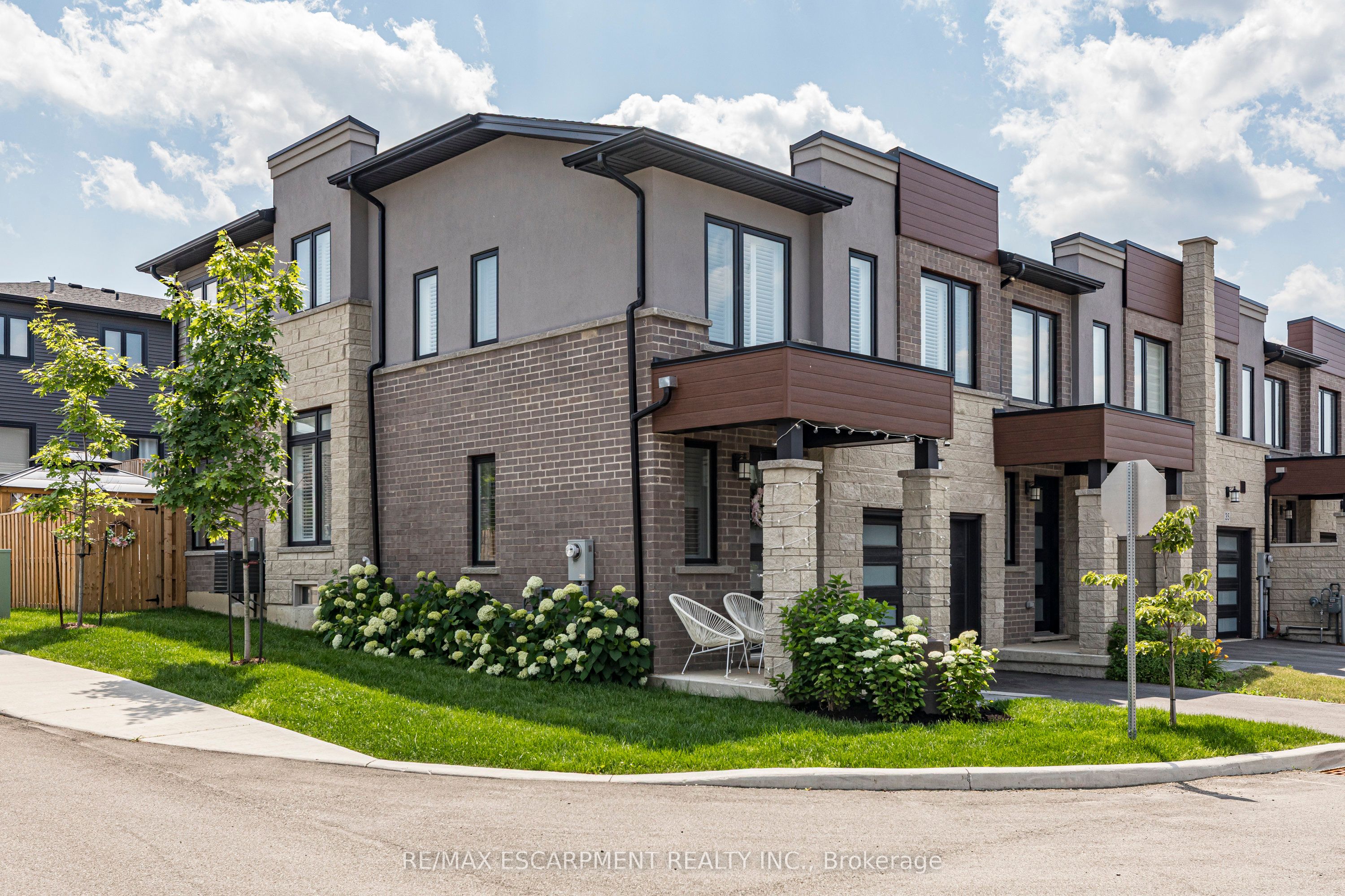 31 Southam Lane Property Photo 2