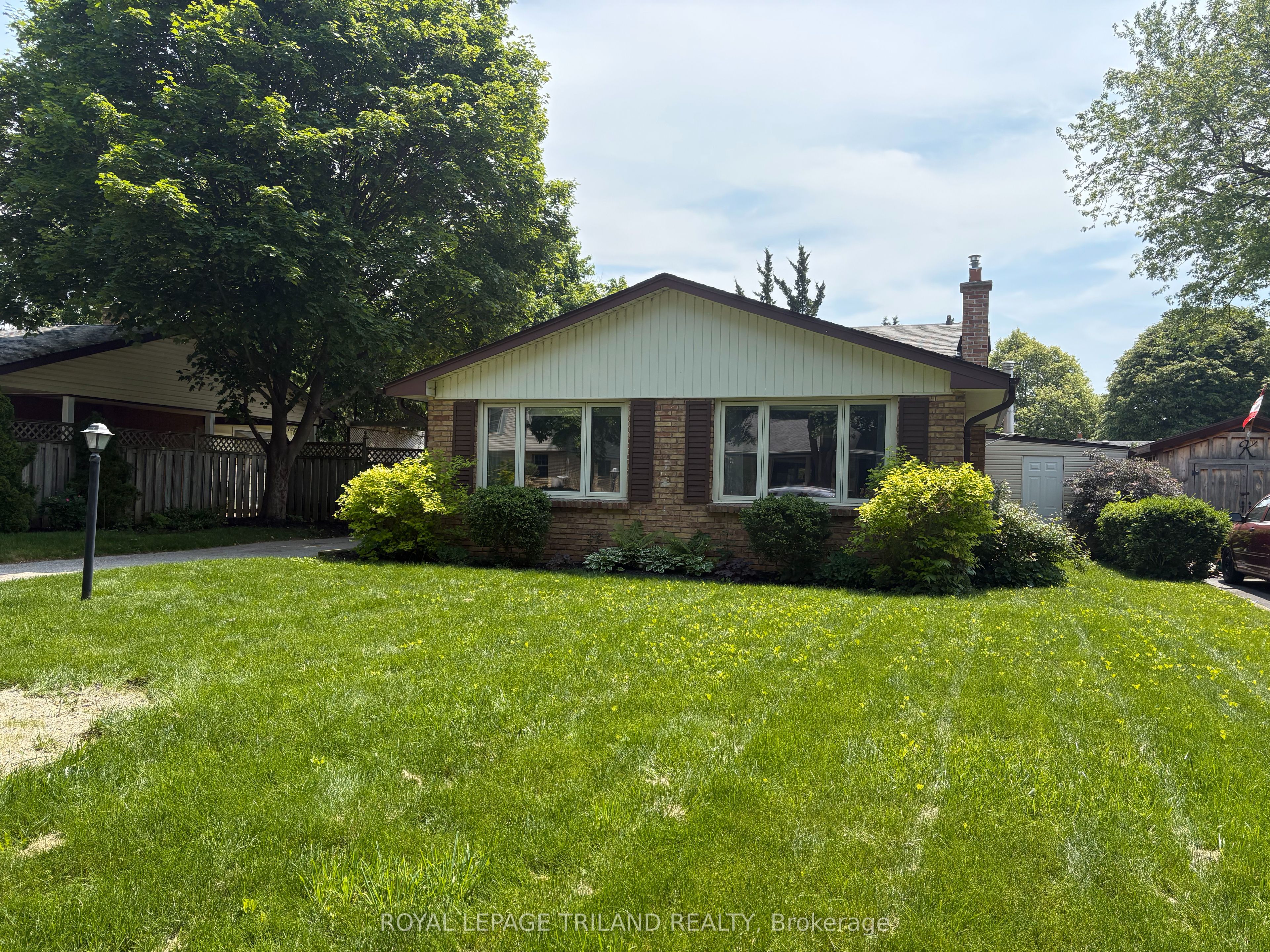 44 TWEED Crescent Property Photo 1