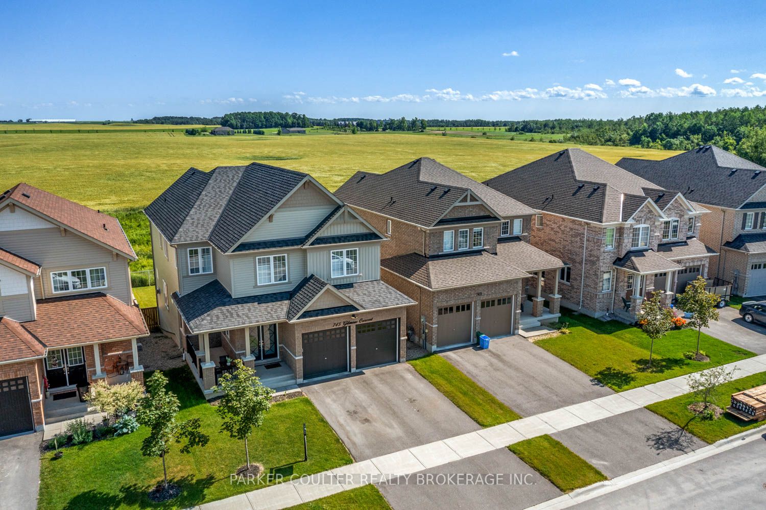 745 Gilmour Cres Property Photo 1