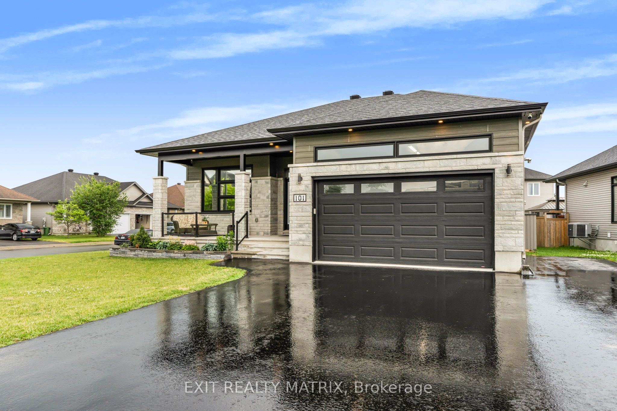 101 Lyon St Property Photo 1