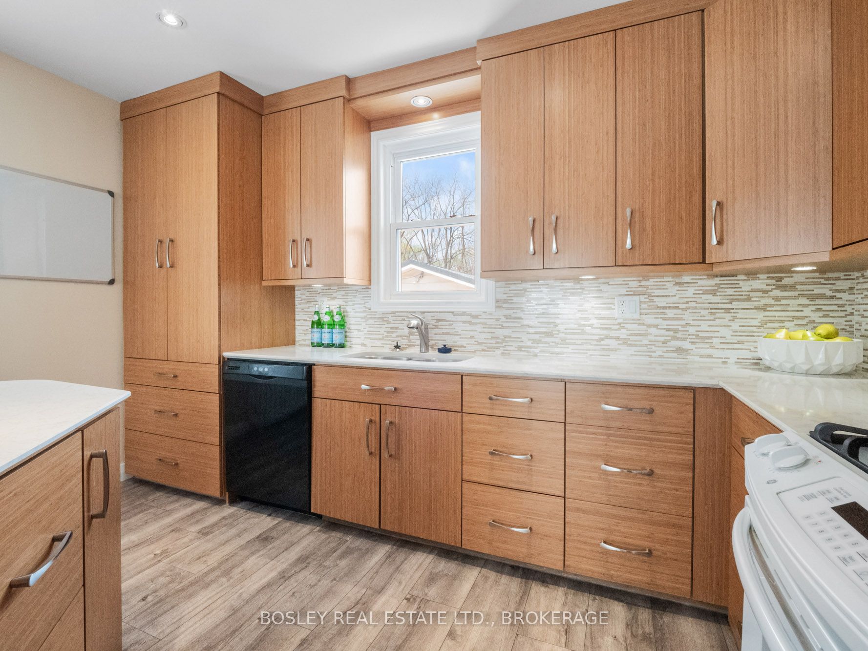 257 Lakeshore Road Property Photo 11