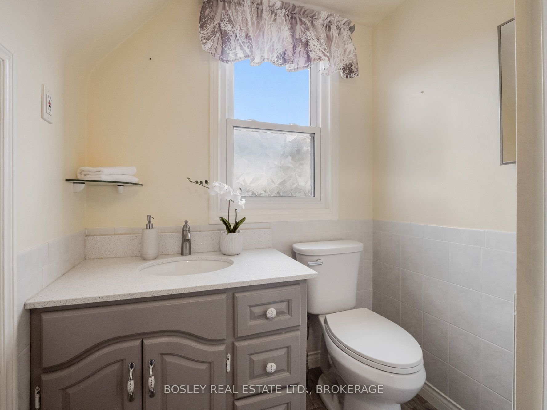 257 Lakeshore Road Property Photo 18