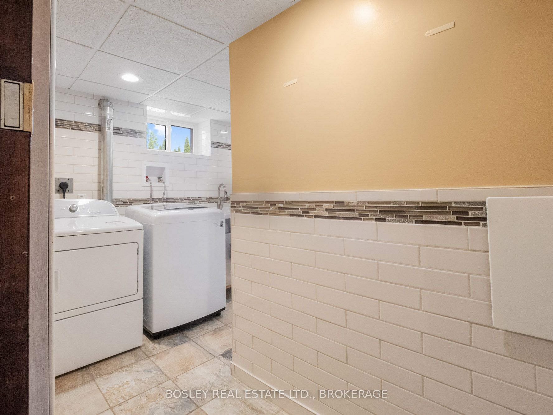 257 Lakeshore Road Property Photo 25