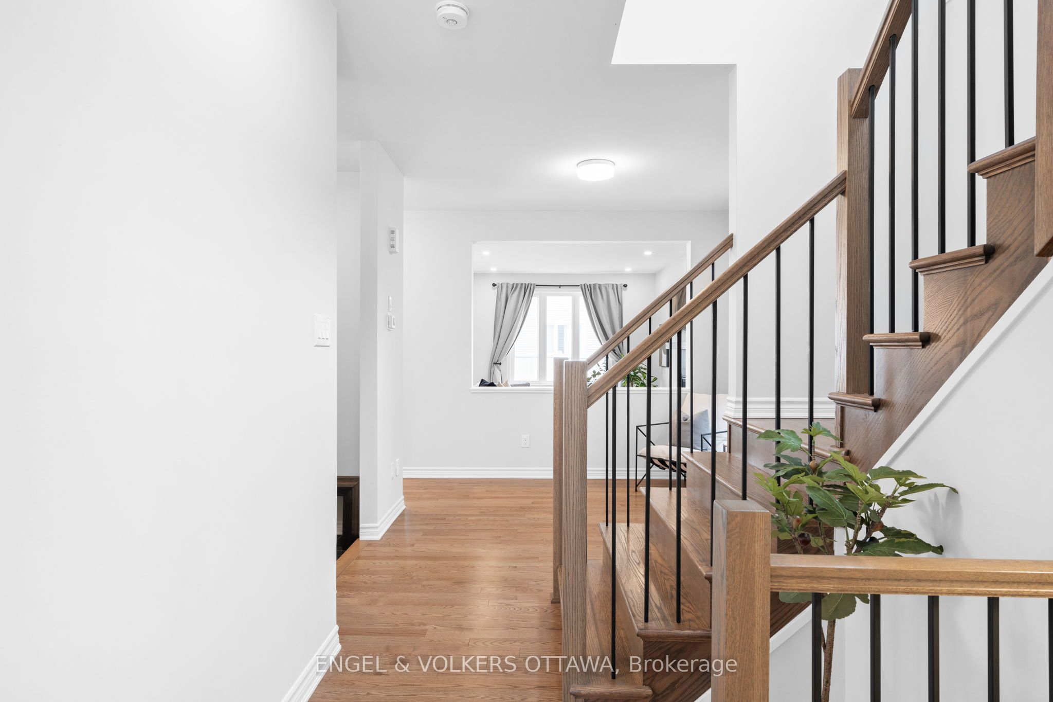 329 Finial Way Property Photo 5