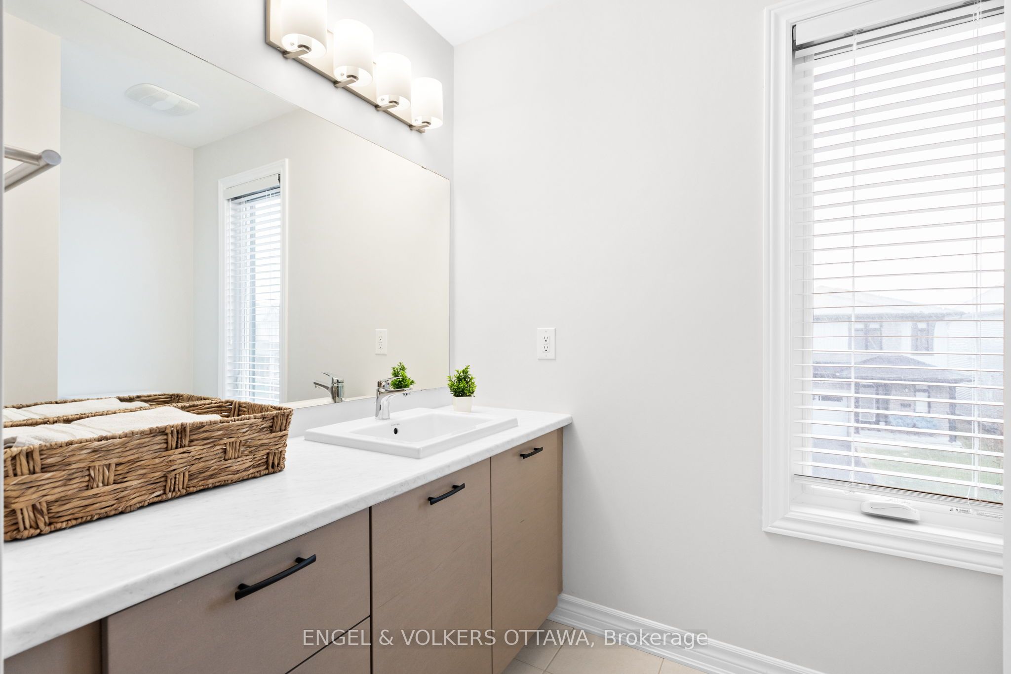 329 Finial Way Property Photo 37