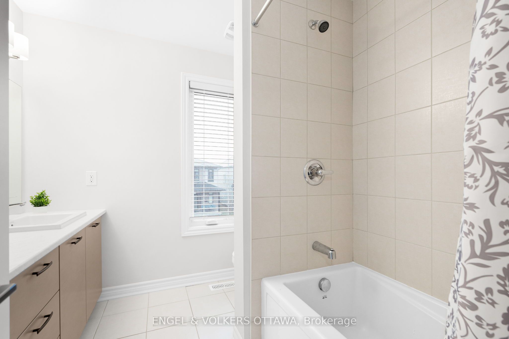 329 Finial Way Property Photo 38