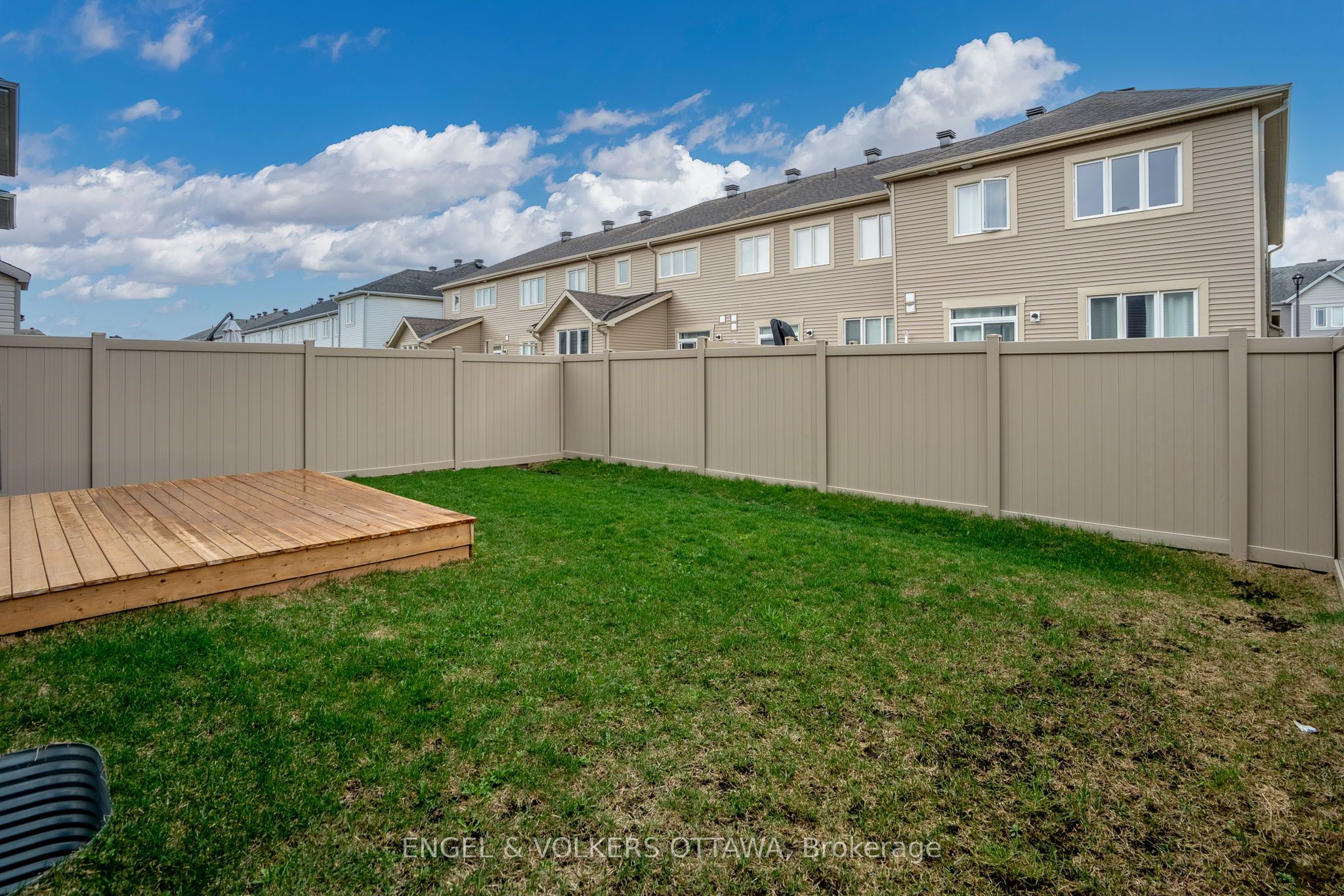 329 Finial Way Property Photo 45
