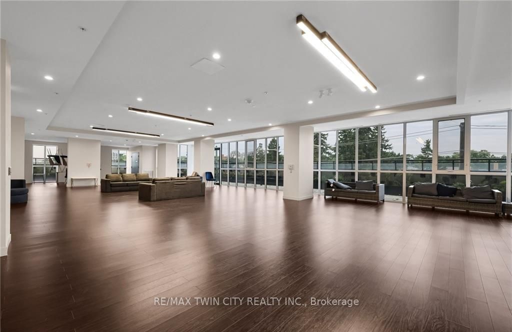 128 King Street 807 Property Photo 4