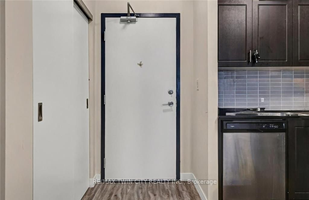 128 King Street 807 Property Photo 6