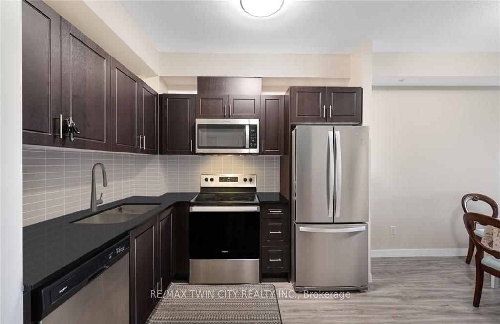 128 King Street 807 Property Photo 7