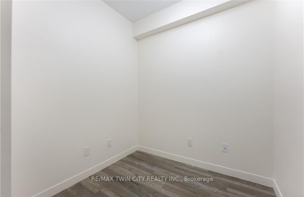 128 King Street 807 Property Photo 9