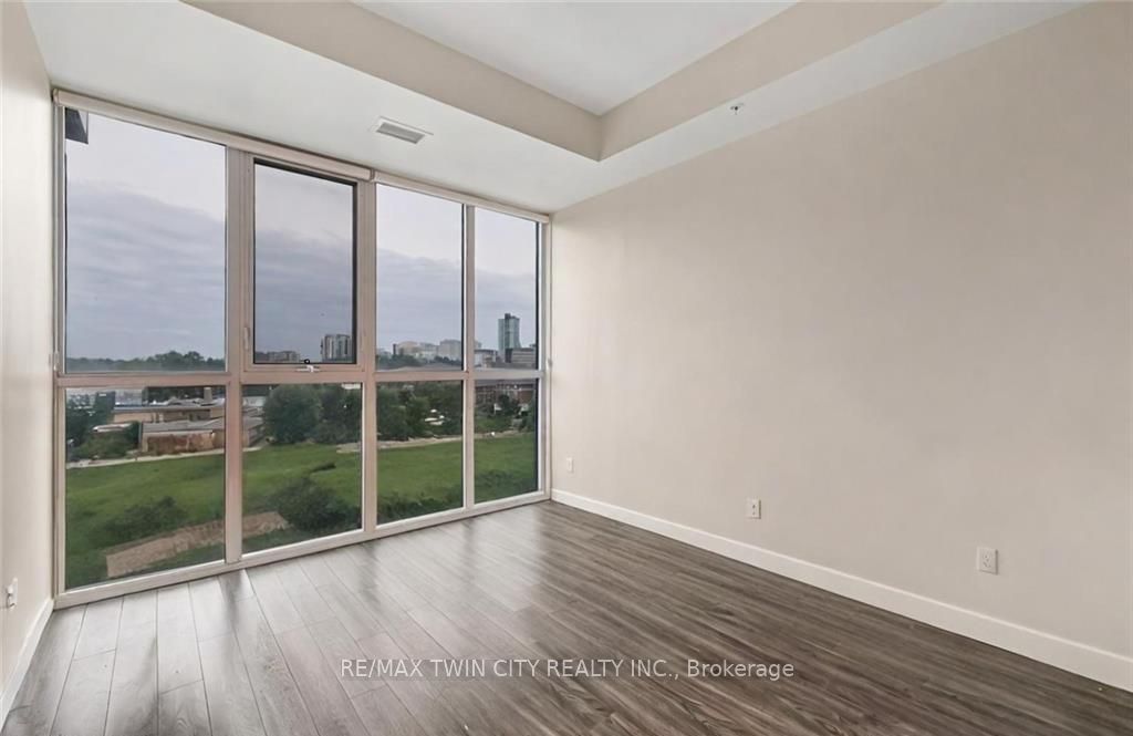 128 King Street 807 Property Photo 14