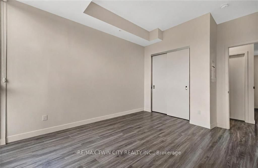 128 King Street 807 Property Photo 15