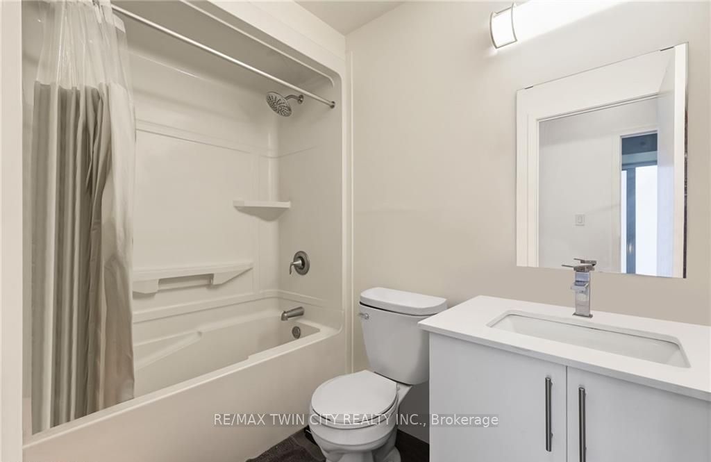 128 King Street 807 Property Photo 16