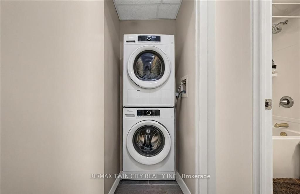 128 King Street 807 Property Photo 17