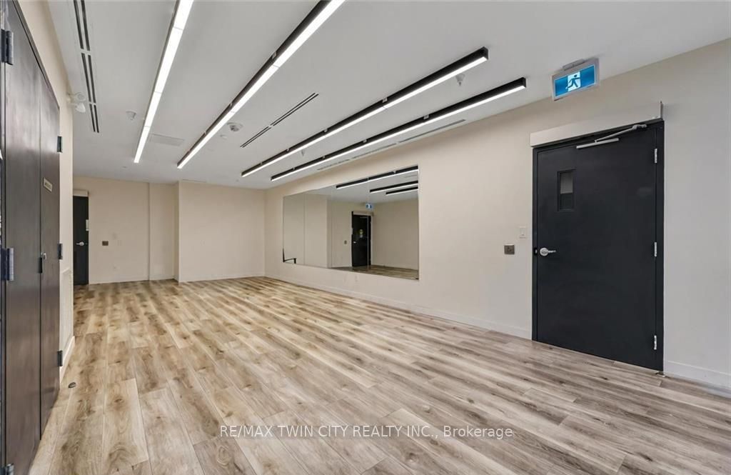 128 King Street 807 Property Photo 20