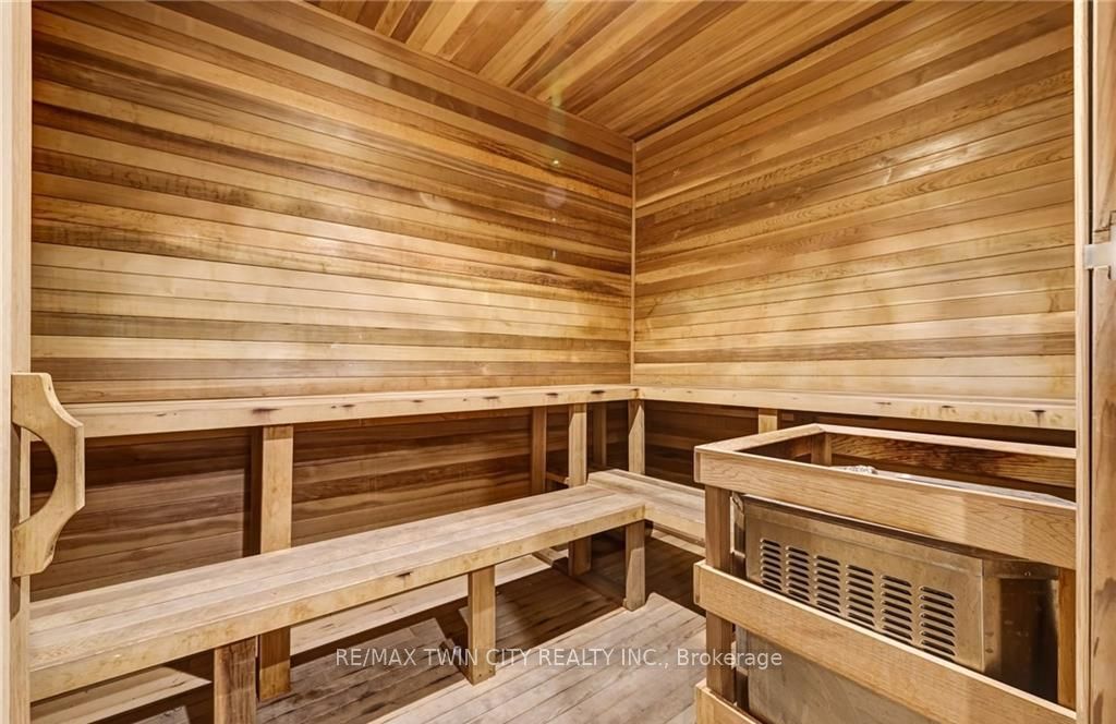 128 King Street 807 Property Photo 22