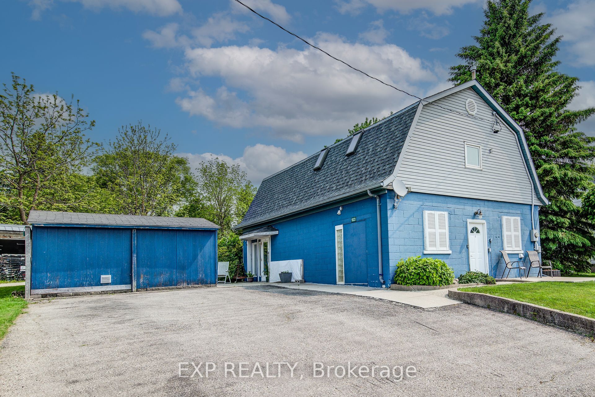 1023 Maple Leaf Street Property Photo 3