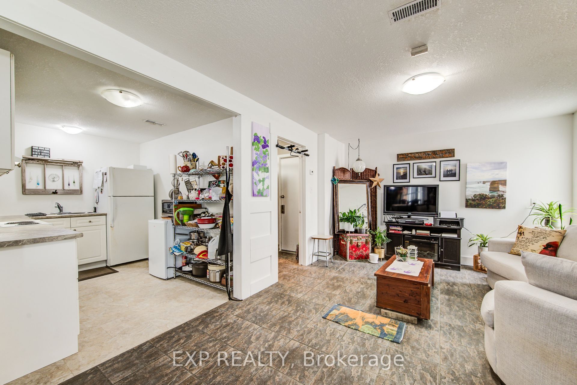 1023 Maple Leaf Street Property Photo 7